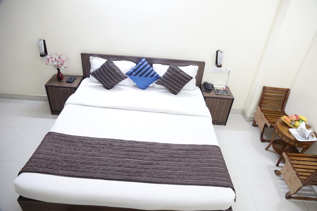Hotel Airport Land New Delhi Ngoại thất bức ảnh